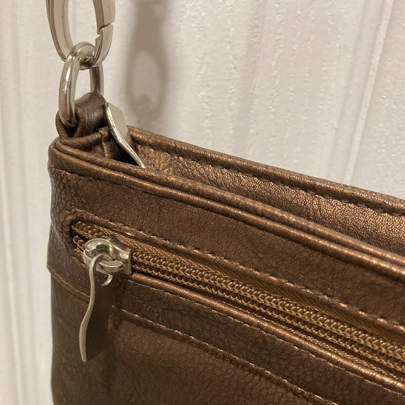 NWOT - Copper Coloured Crossbody Bag Adjustable Strap V Front Zippered Pocket - Picture 16 of 16